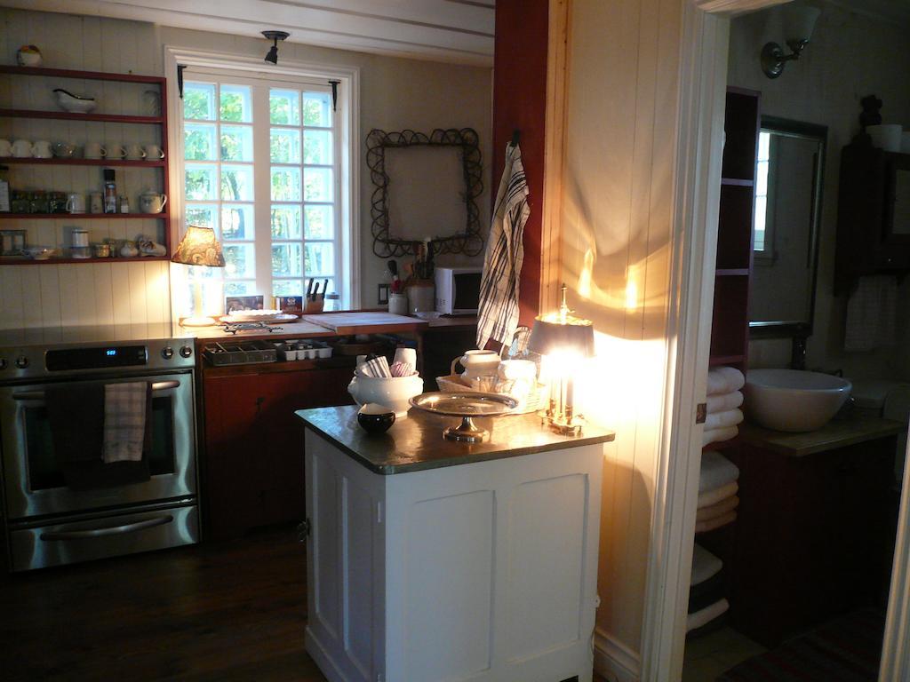 La Maison Ancestrale Guerard Saint-Laurent-de-l'ile d'Orleans Номер фото